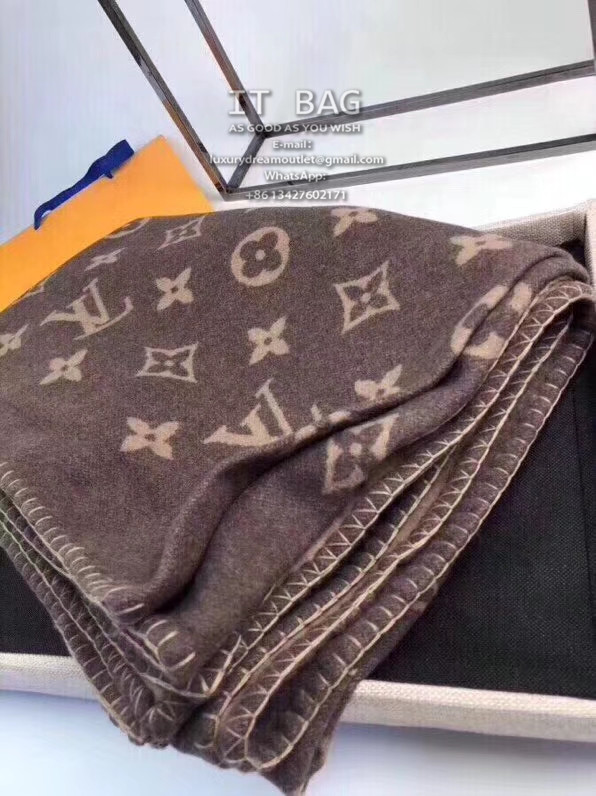 Louis Vuitton NEO Monogram Blanket 10